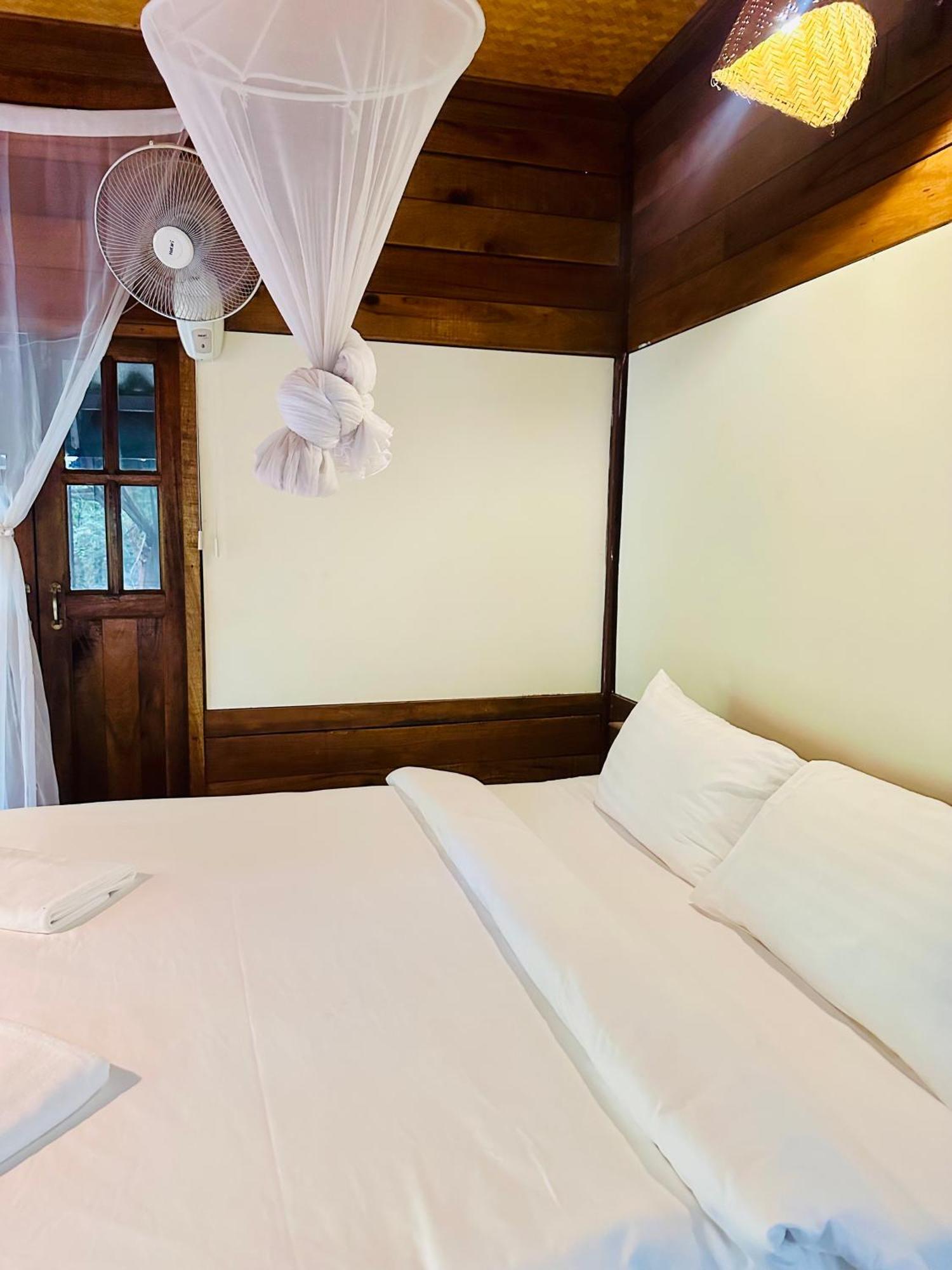 Bambu Huts Hotel Baan Tai Bagian luar foto